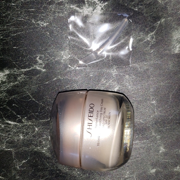 Shiseido Benefiance Wrinkle Smoothing  Day Cream 1.8 OZ + Red Bag - Picture 3 of 9